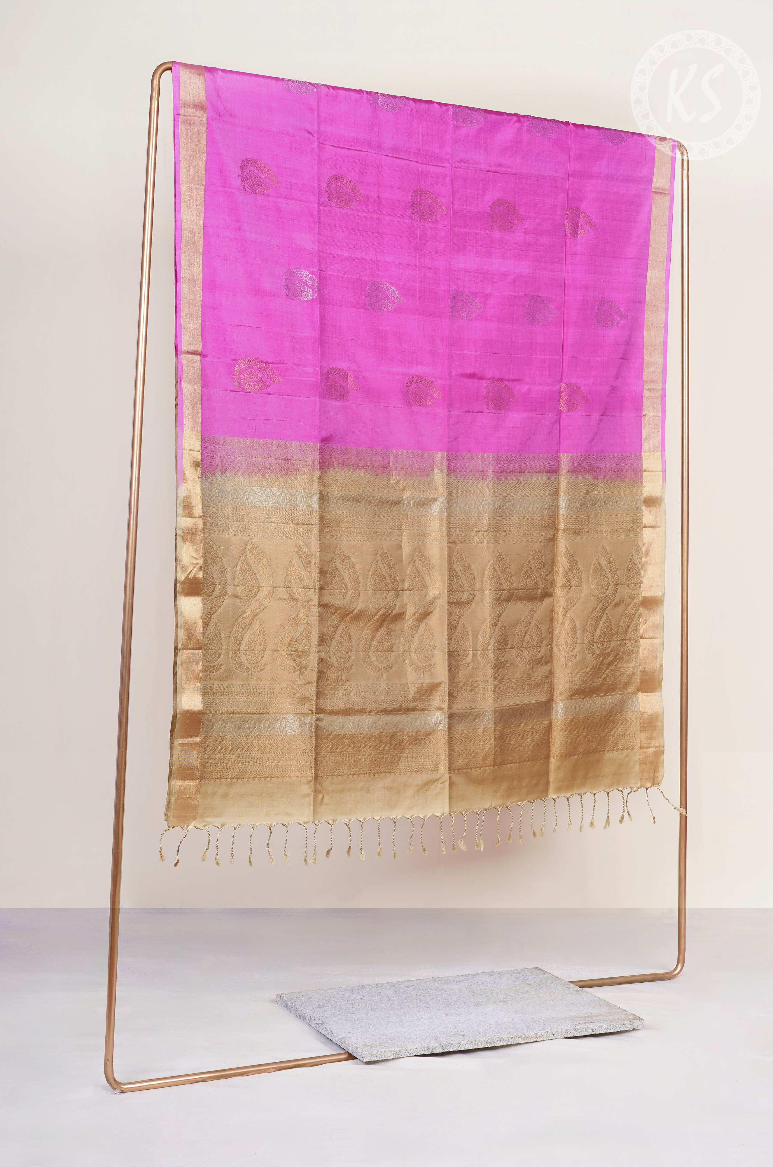 Pink Soft silk saree with Manga Butta