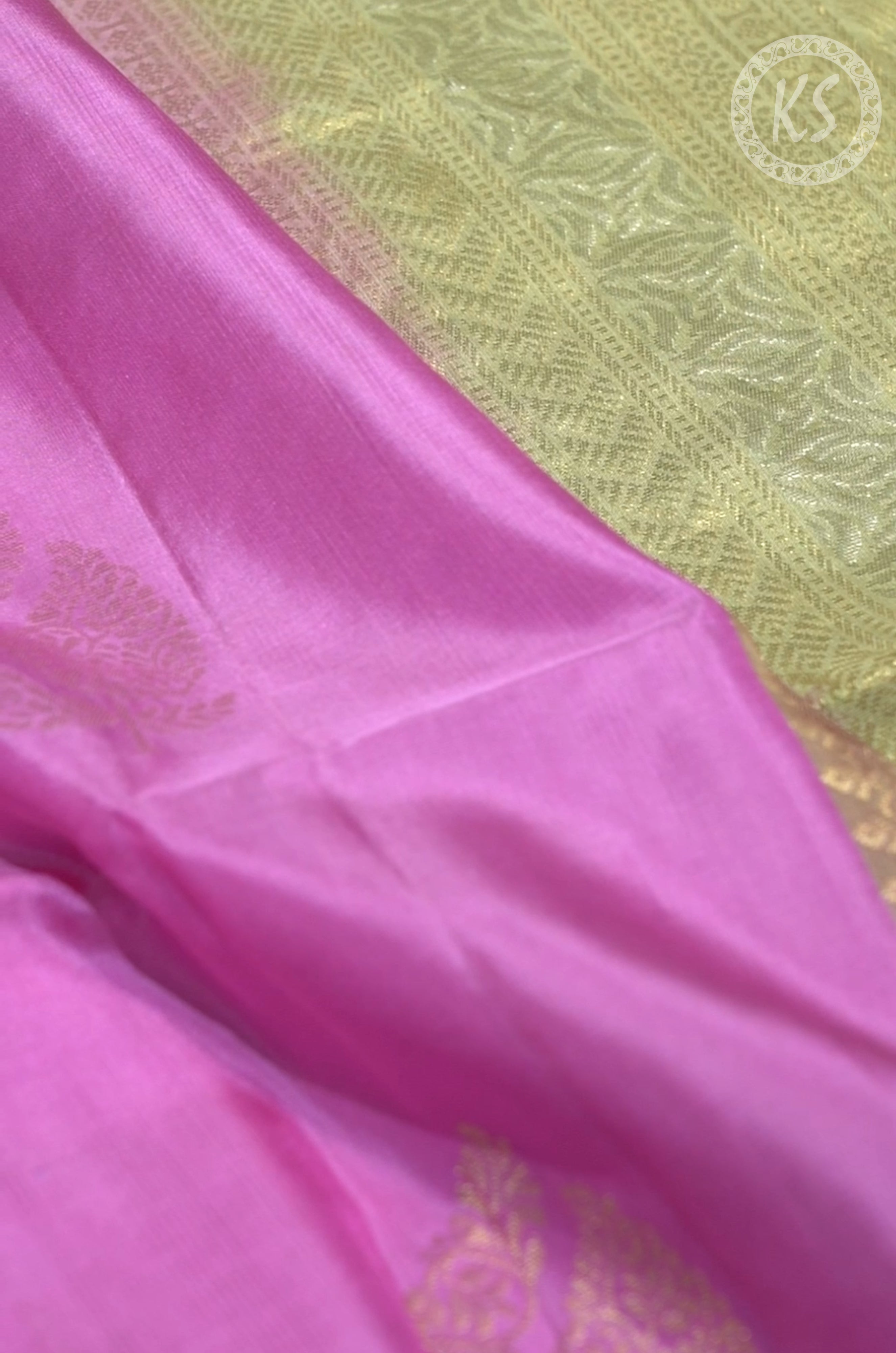 Pink Soft silk saree with Manga Butta