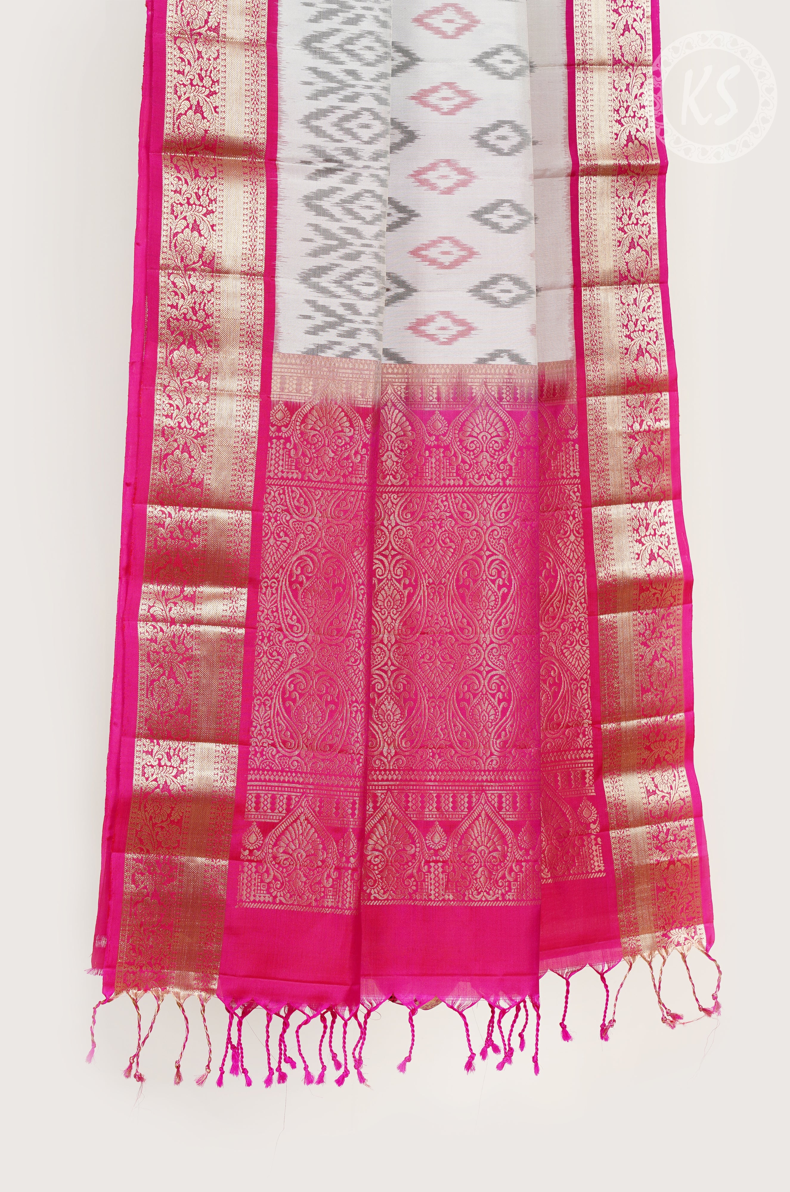Cream Ikkat Pochampally Soft silk Saree